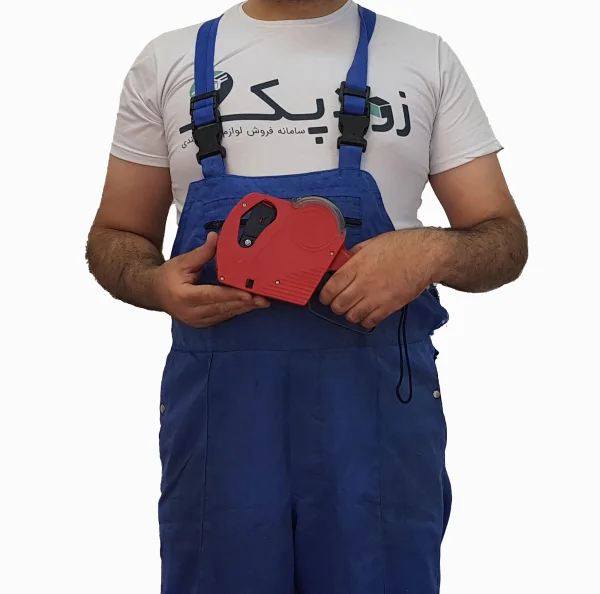 اتیکت زن قرمز